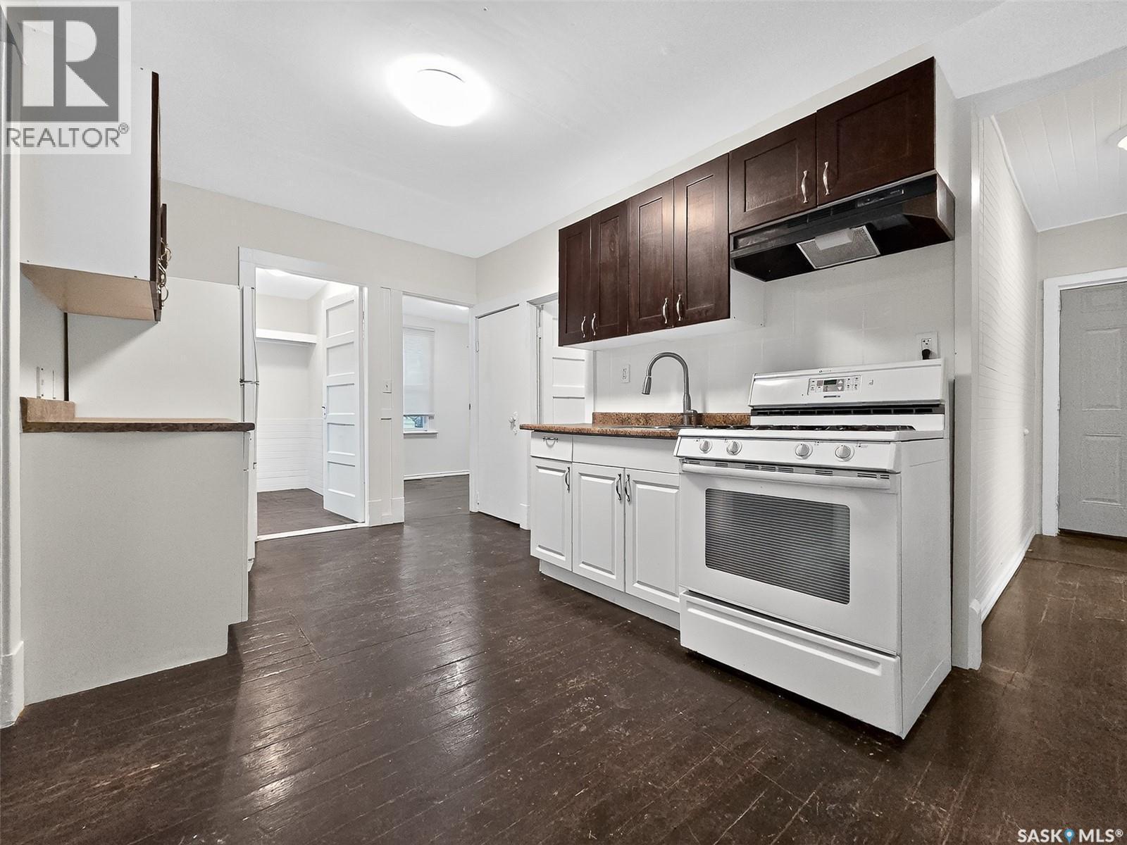 140 1St Avenue, Chaplin, SK - Indoor Photo Showing Kitchen