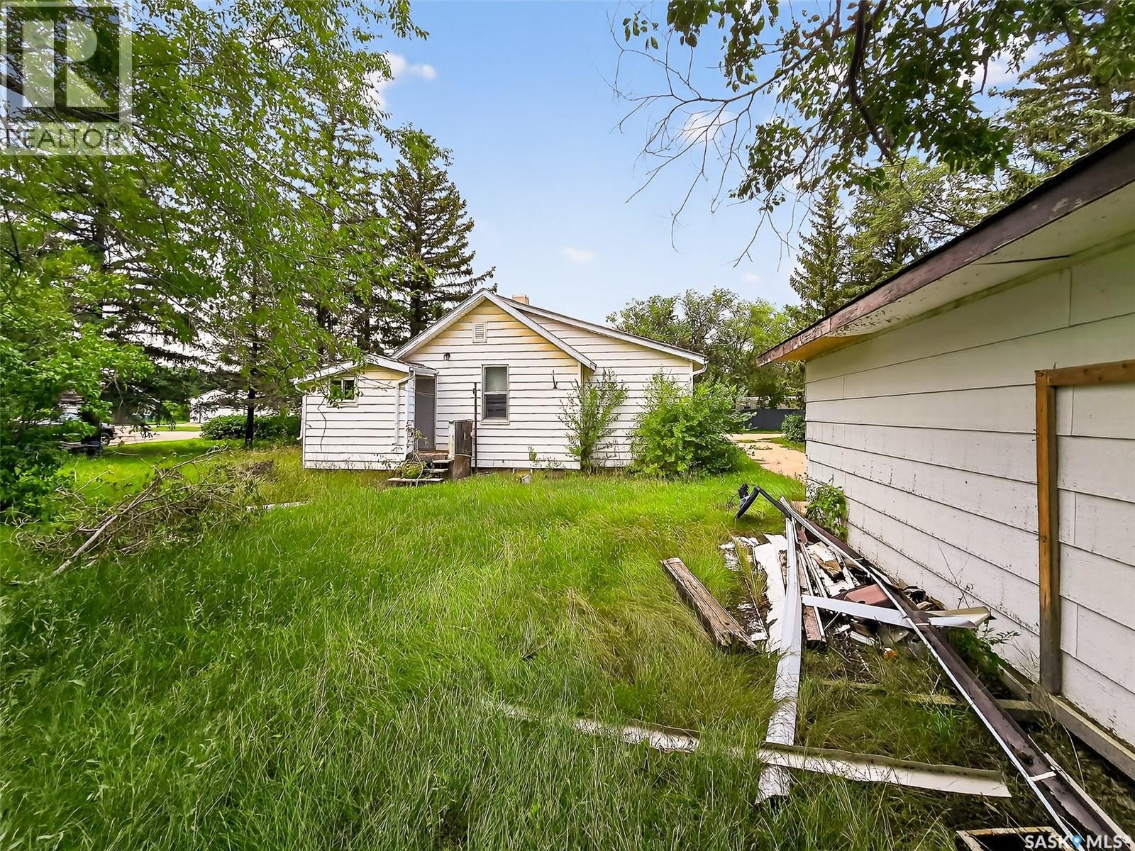140 1St Avenue, Chaplin, SK - Outdoor