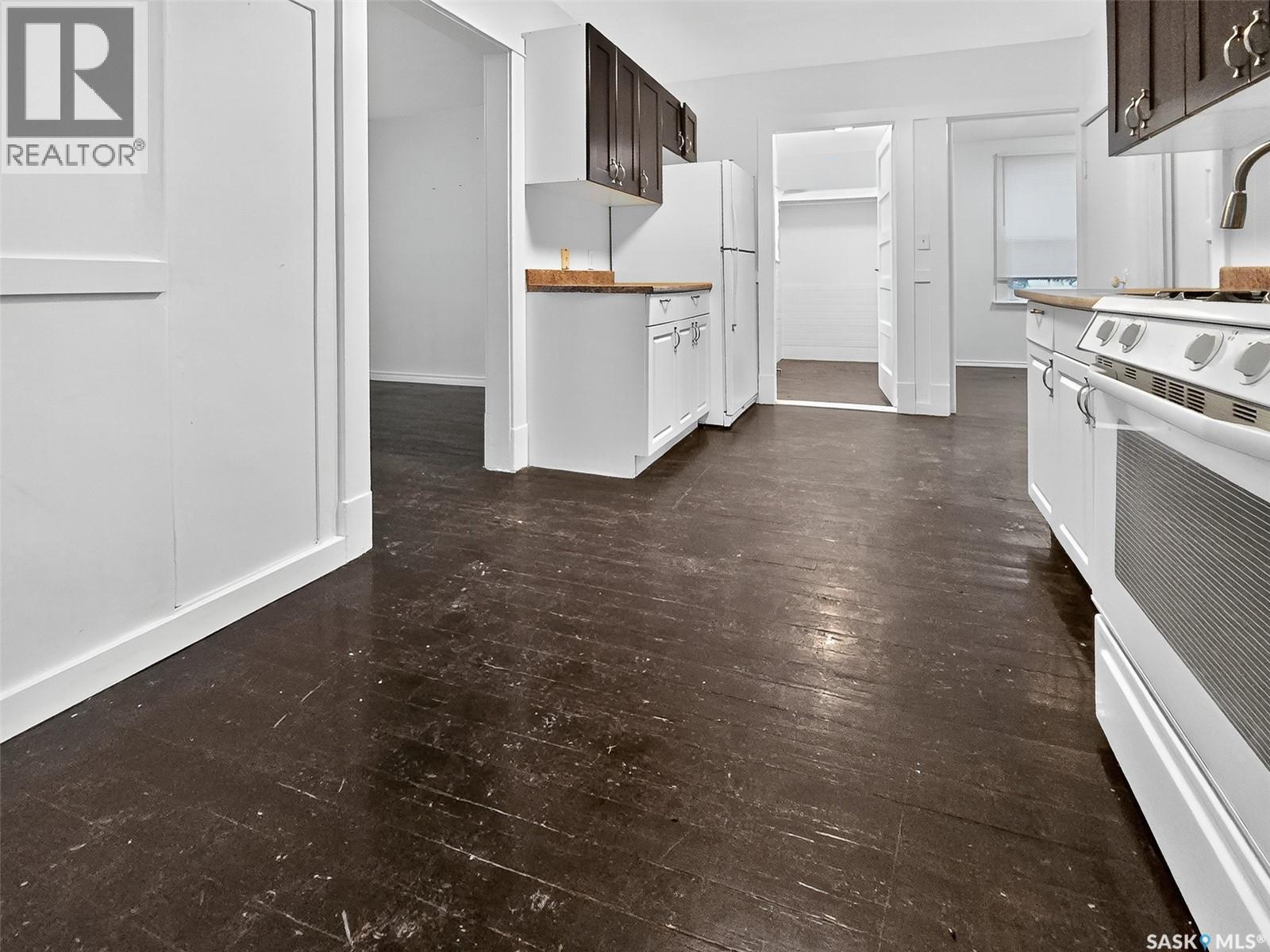 140 1St Avenue, Chaplin, SK - Indoor Photo Showing Kitchen