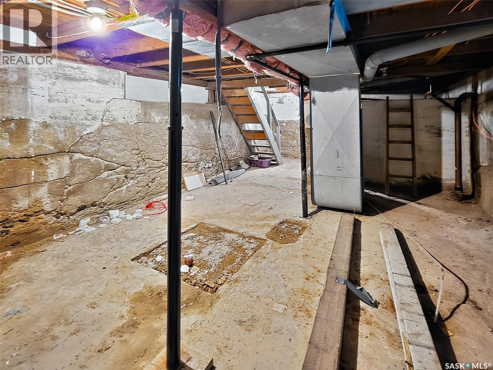140 1St Avenue, Chaplin, SK - Indoor Photo Showing Basement
