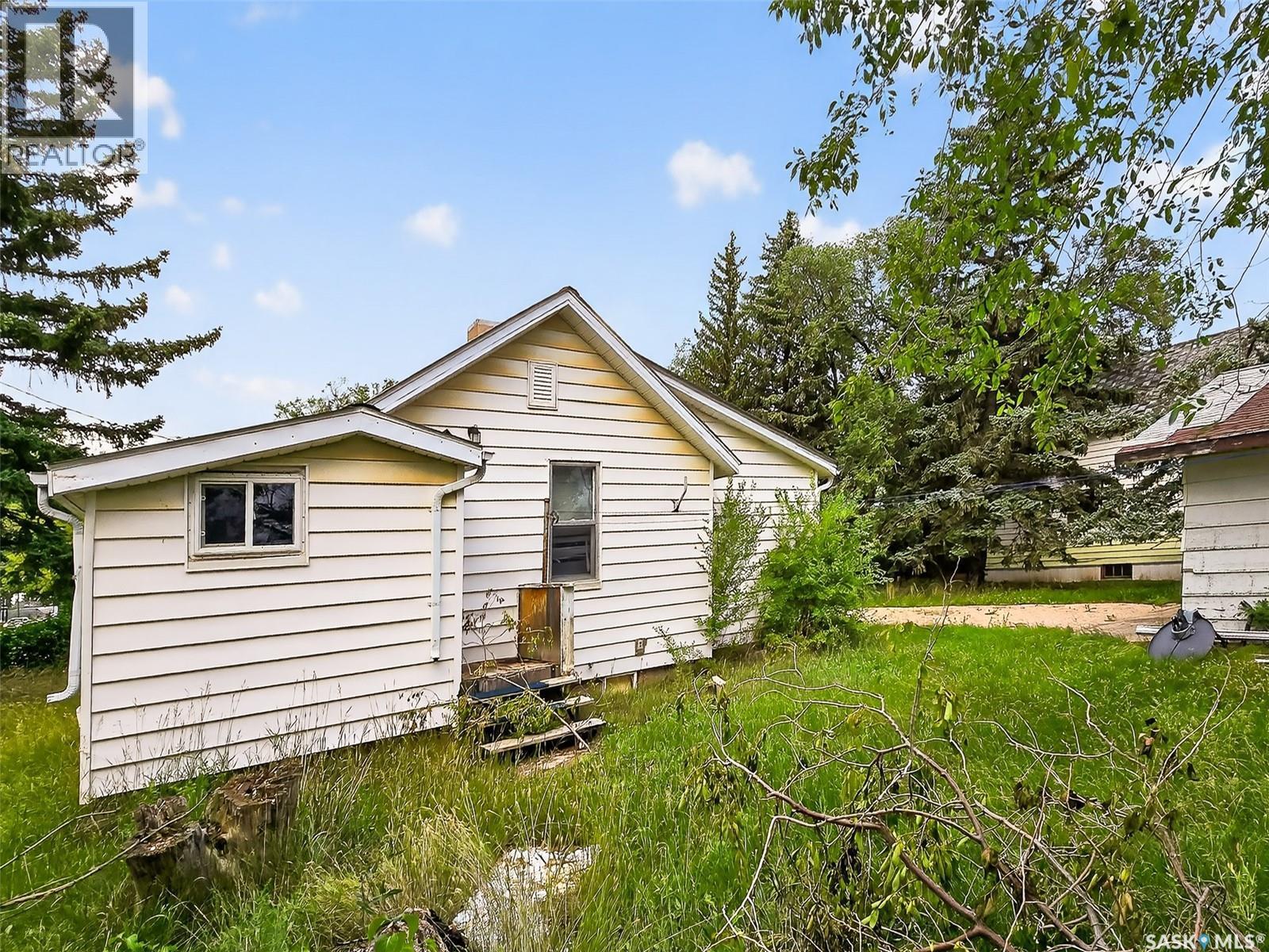 140 1St Avenue, Chaplin, SK - Outdoor
