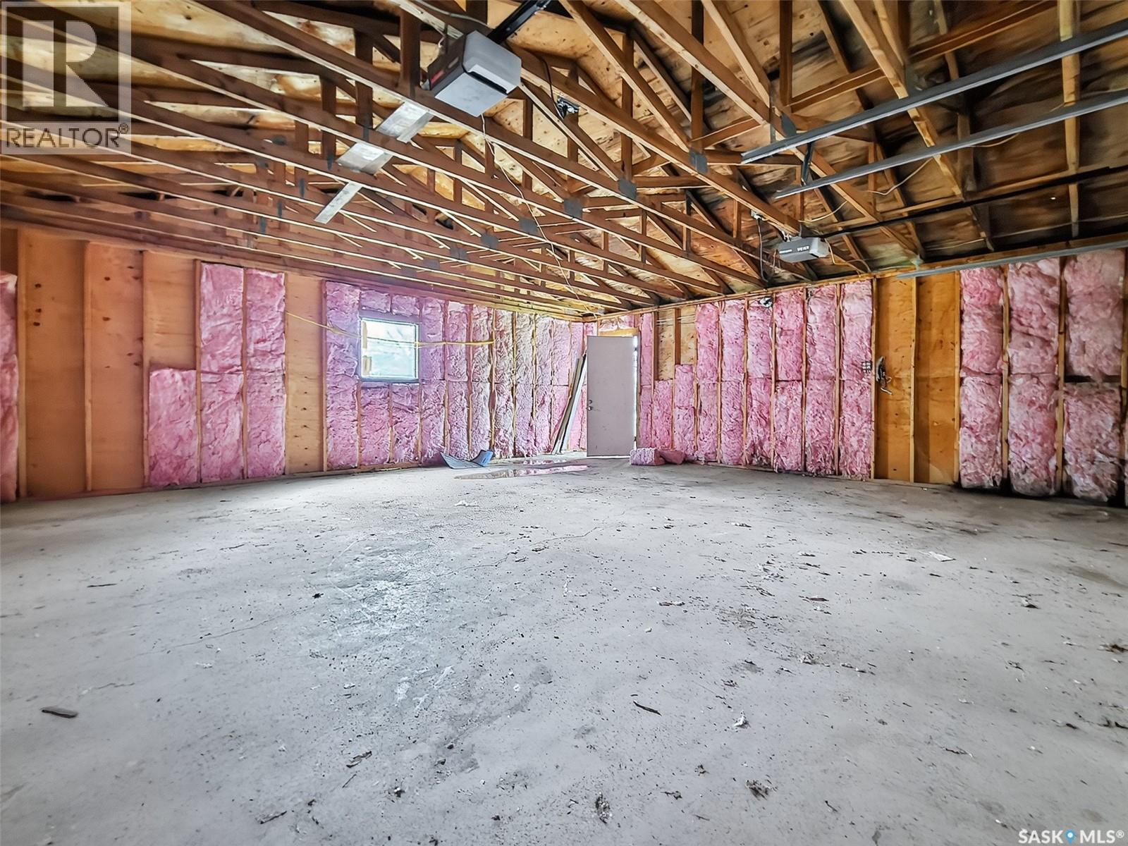 140 1St Avenue, Chaplin, SK - Indoor Photo Showing Basement