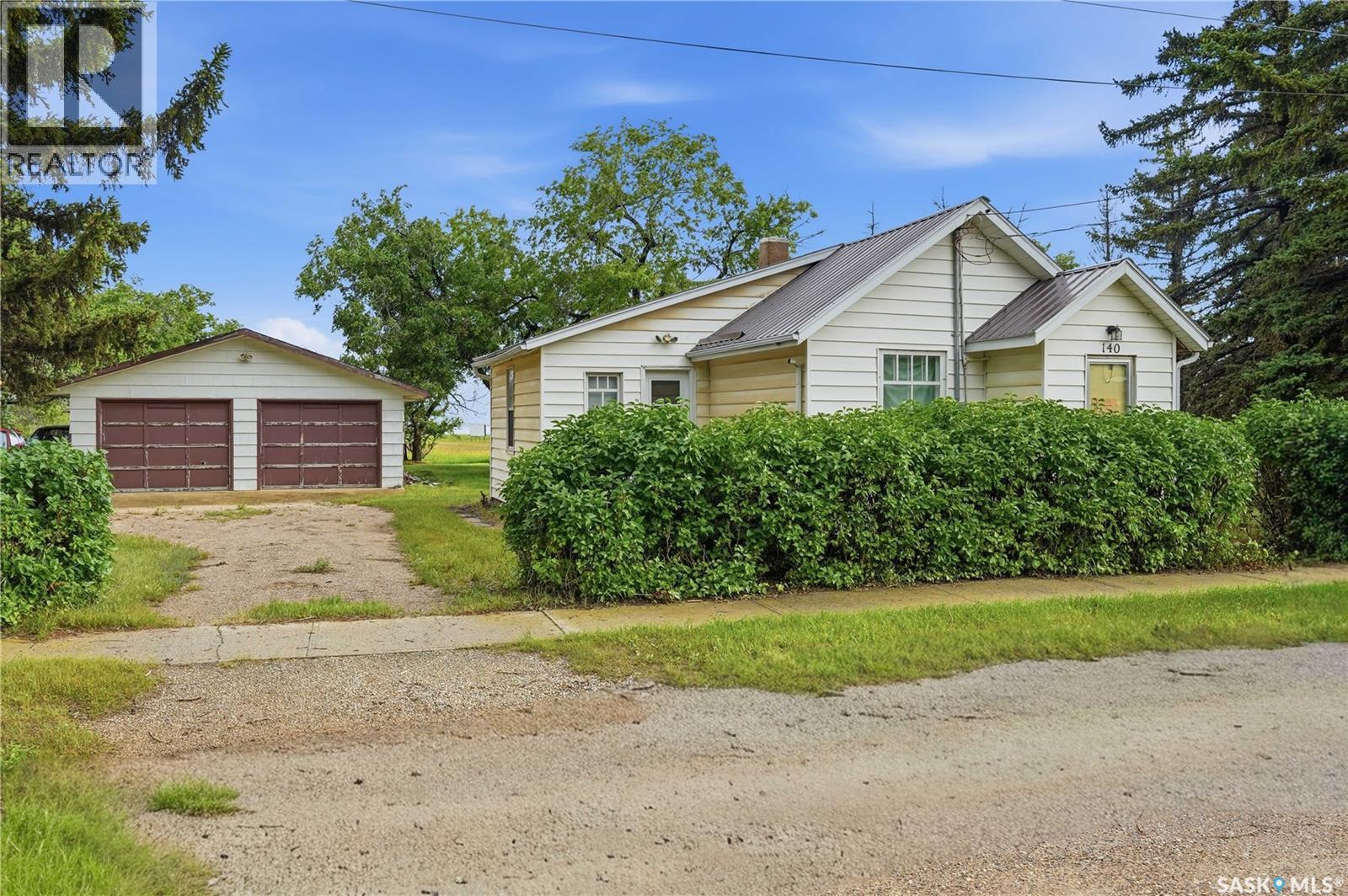 140 1St Avenue, Chaplin, SK