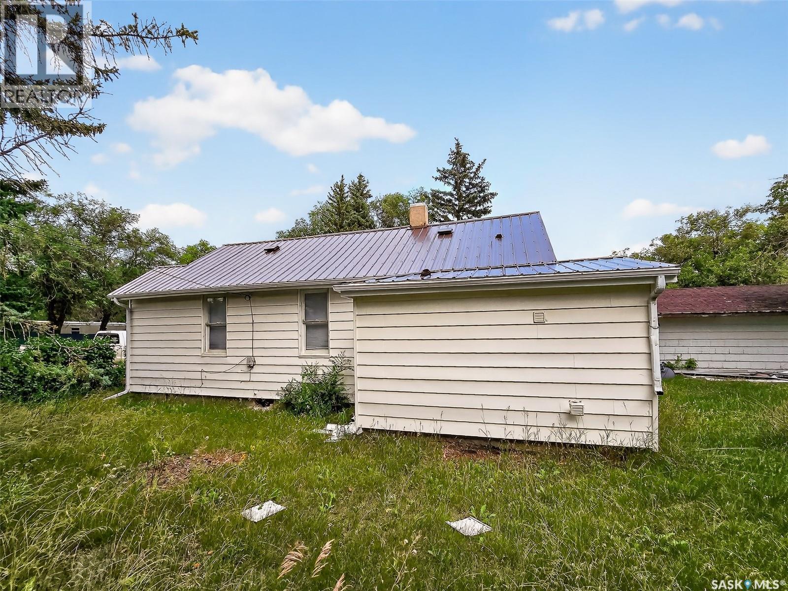 140 1St Avenue, Chaplin, SK - Outdoor