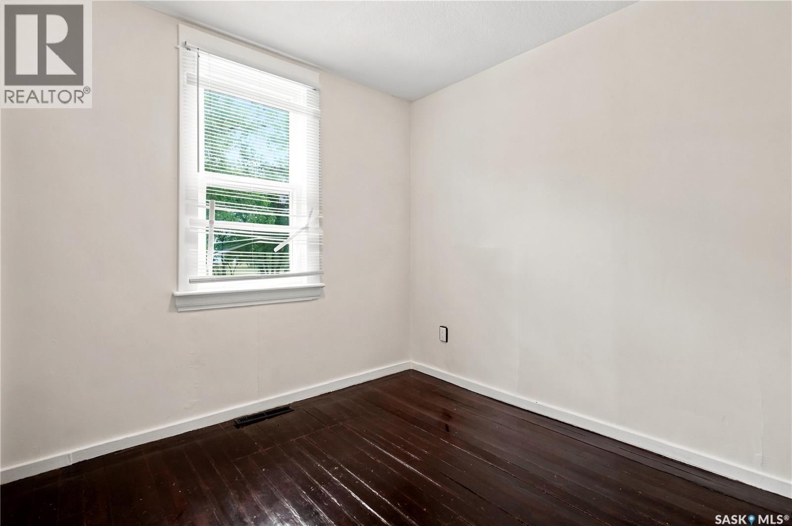 140 1St Avenue, Chaplin, SK