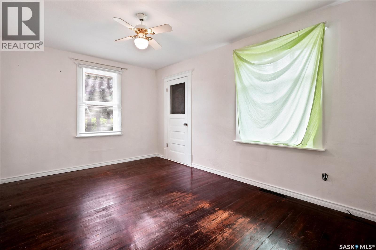 140 1St Avenue, Chaplin, SK