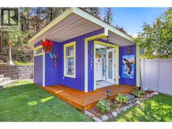 Own Tiki bar w/water & electricity -