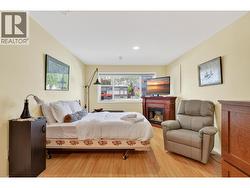 Main level suite living room -