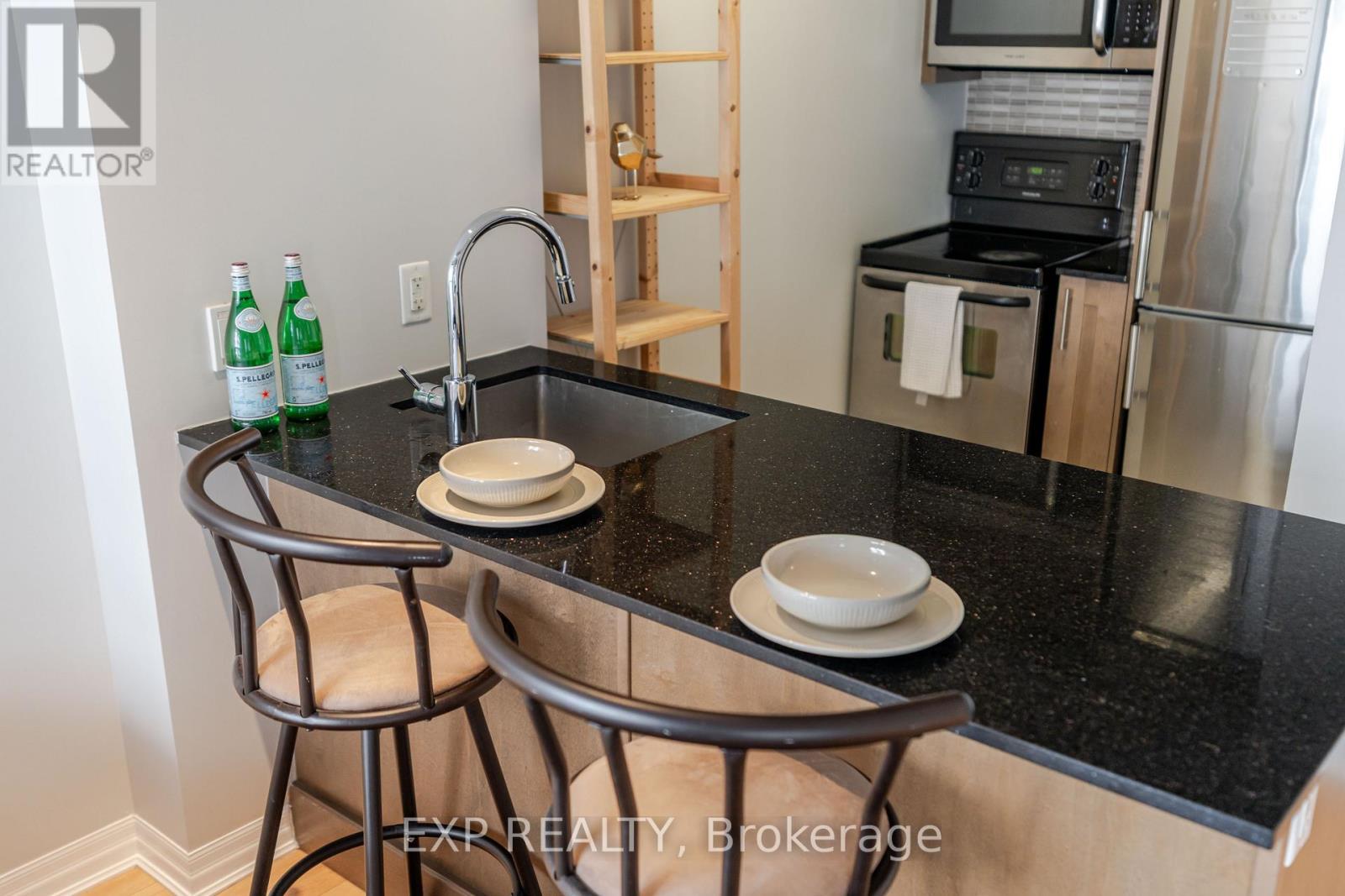 2308 - 242 Rideau Street, Ottawa, ON - Indoor Photo Showing Kitchen
