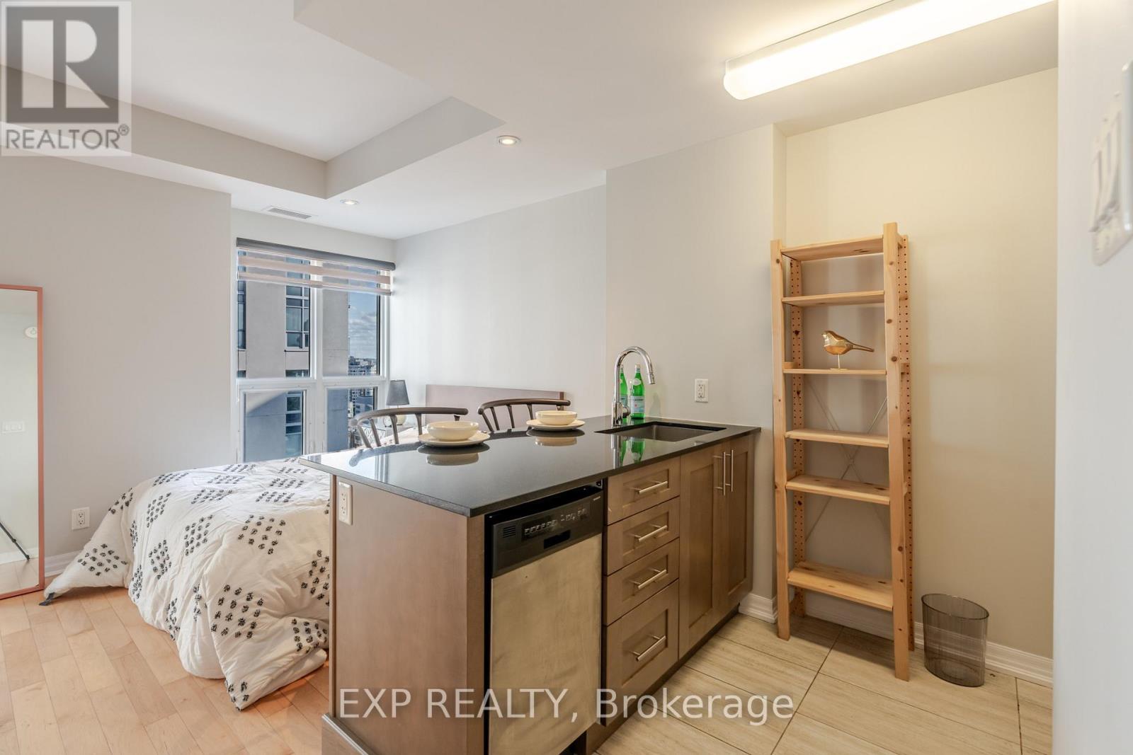 2308 - 242 Rideau Street, Ottawa, ON - Indoor