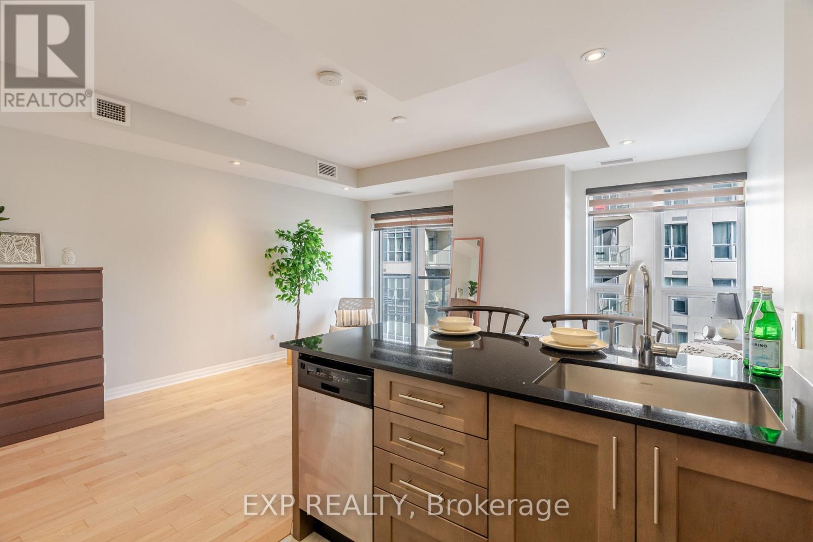 2308 - 242 Rideau Street, Ottawa, ON - Indoor