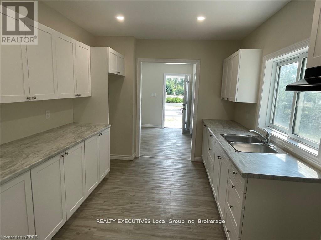 4319 Highway 11 N, North Bay (College Heights), ON - Indoor Photo Showing Kitchen With Double Sink