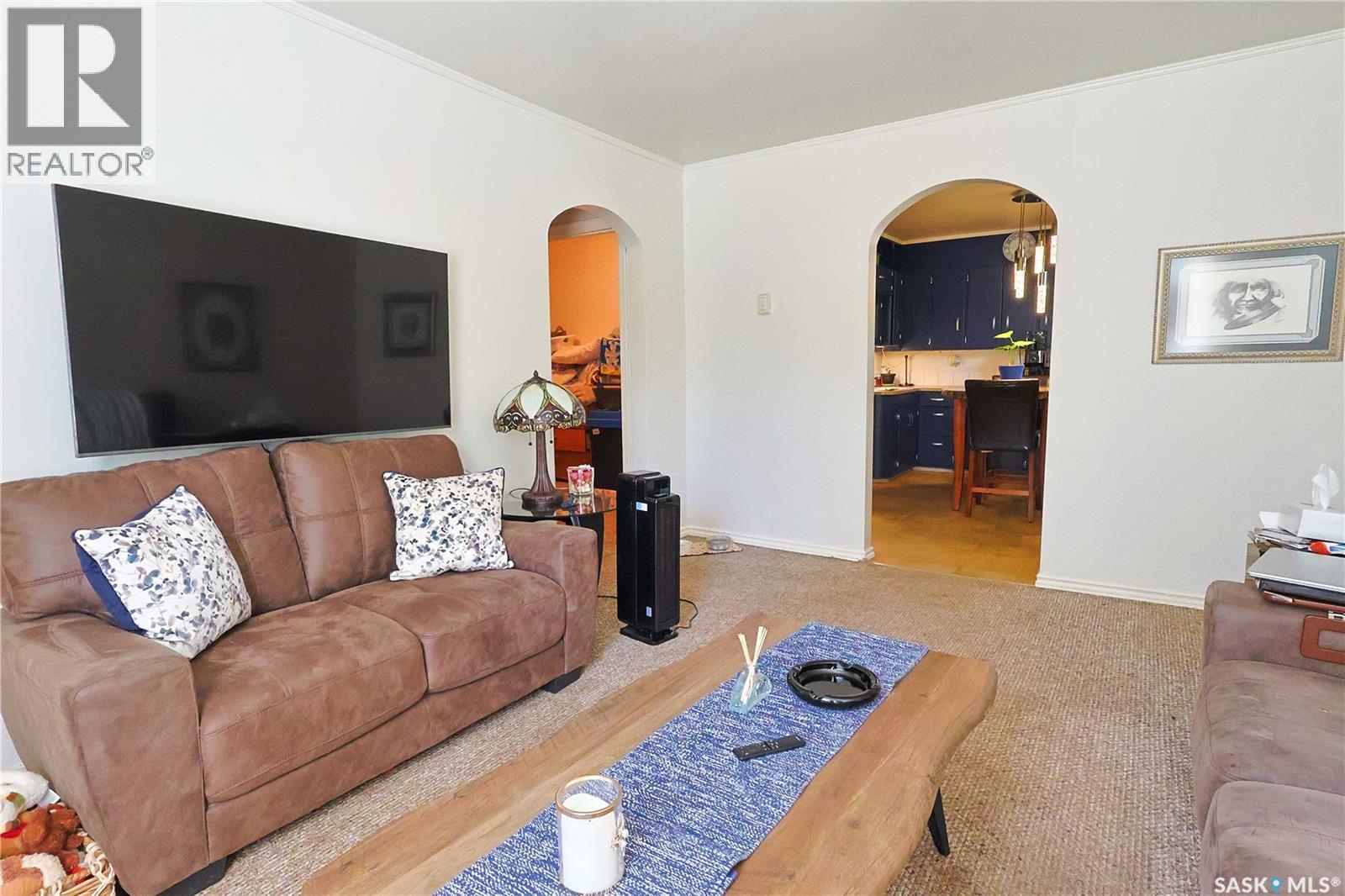 215 Redwing Road, Buckland Rm No. 491, SK - Indoor Photo Showing Living Room