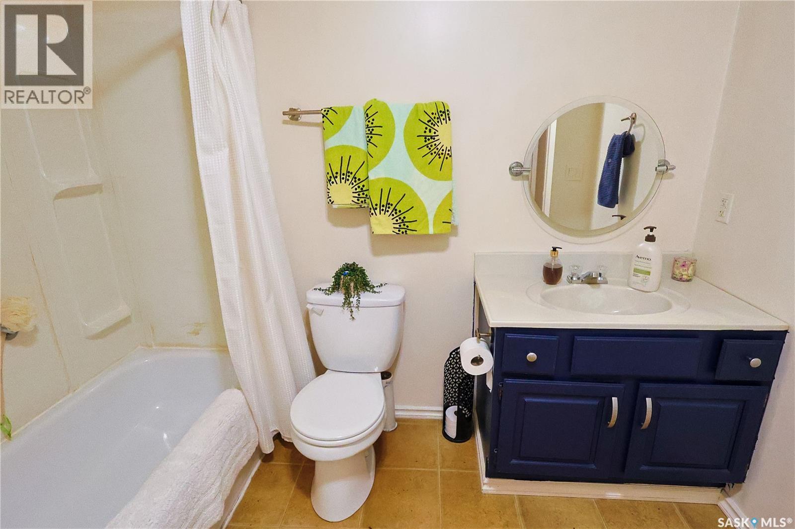 215 Redwing Road, Buckland Rm No. 491, SK - Indoor Photo Showing Bathroom
