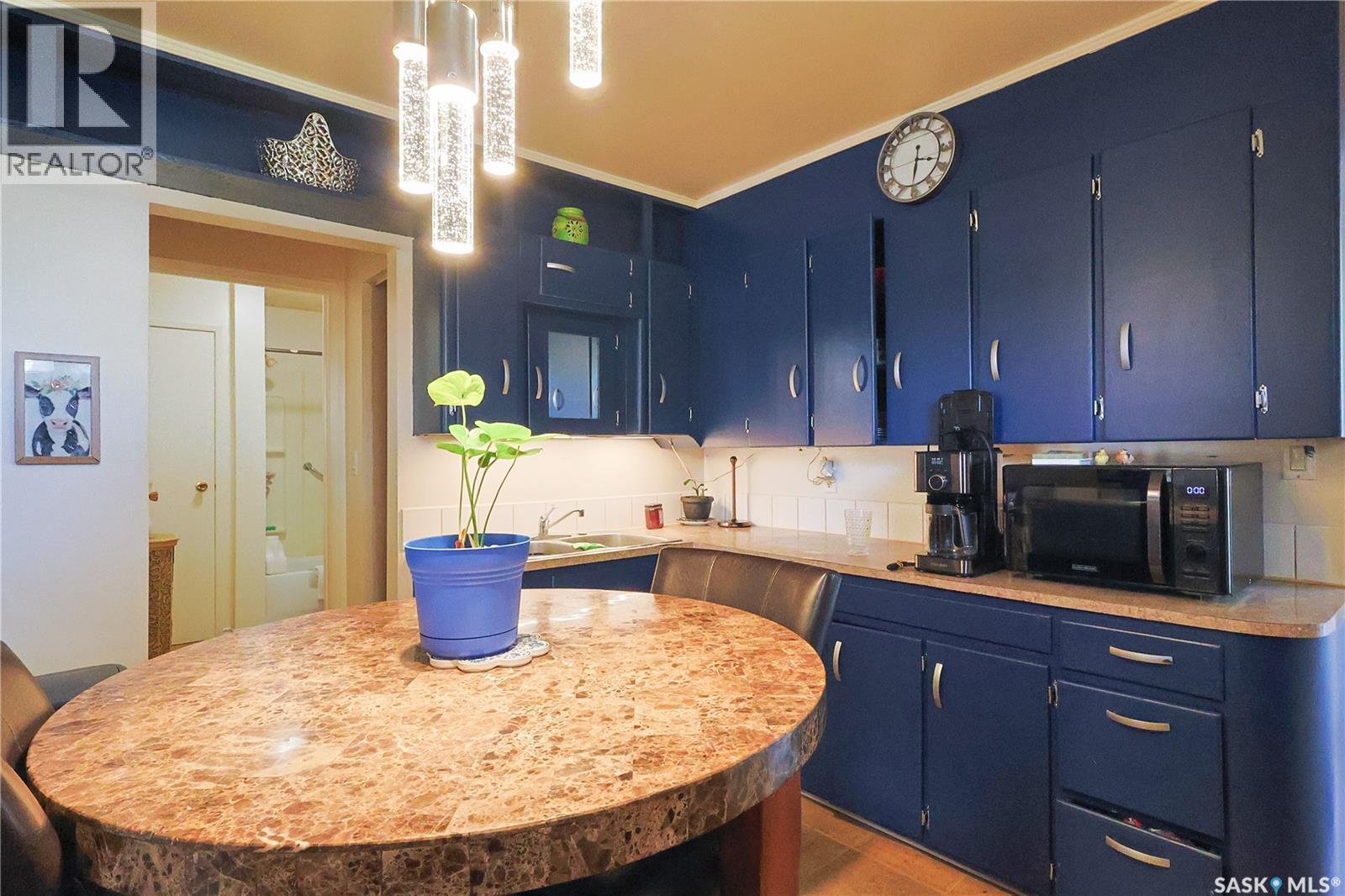 215 Redwing Road, Buckland Rm No. 491, SK - Indoor Photo Showing Kitchen With Double Sink