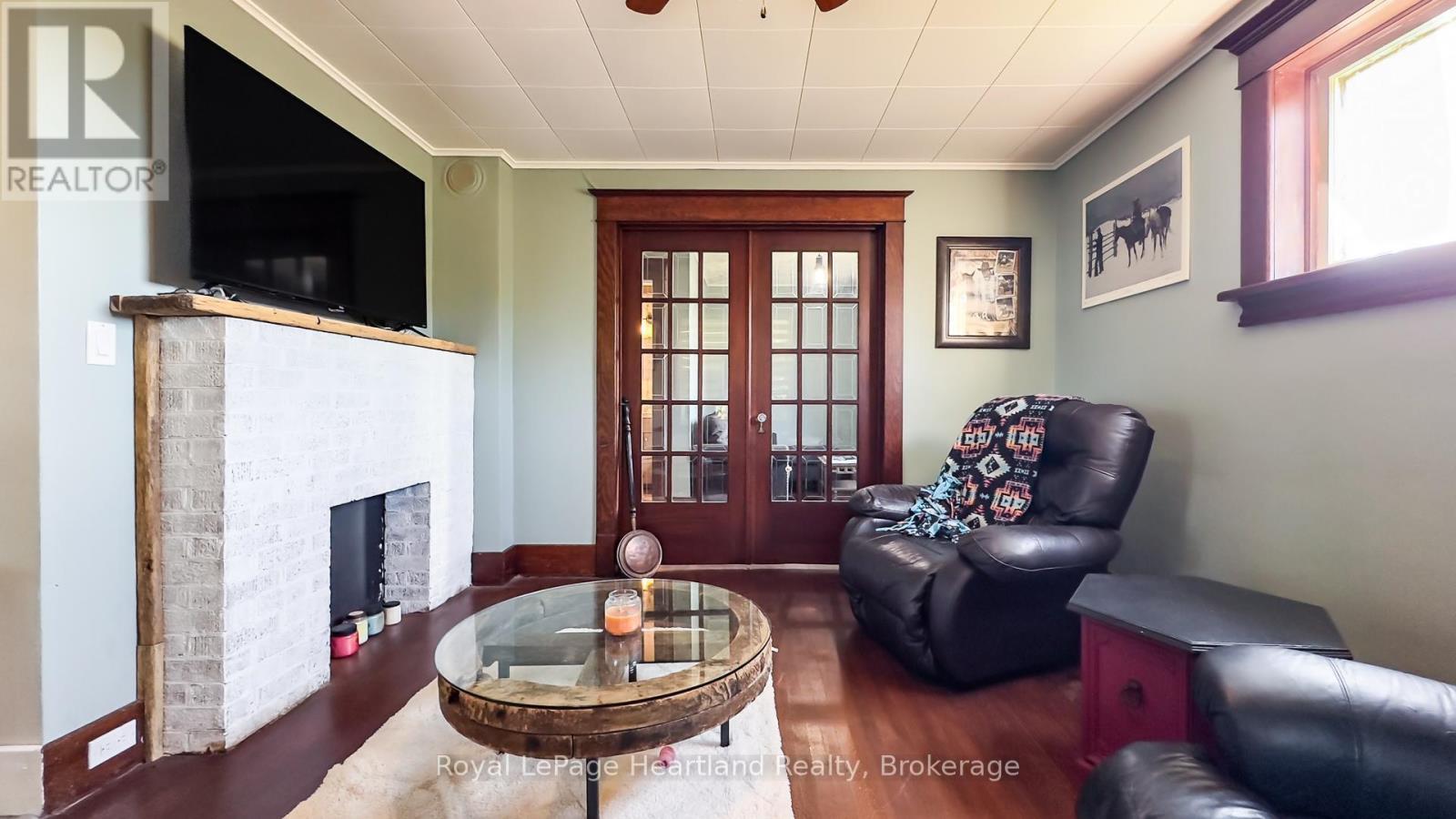82376 Bluewater Highway, Ashfield-Colborne-Wawanosh (Colborne), ON - Indoor Photo Showing Living Room With Fireplace