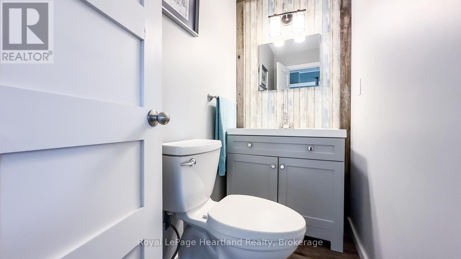 82376 Bluewater Highway, Ashfield-Colborne-Wawanosh (Colborne), ON - Indoor Photo Showing Bathroom