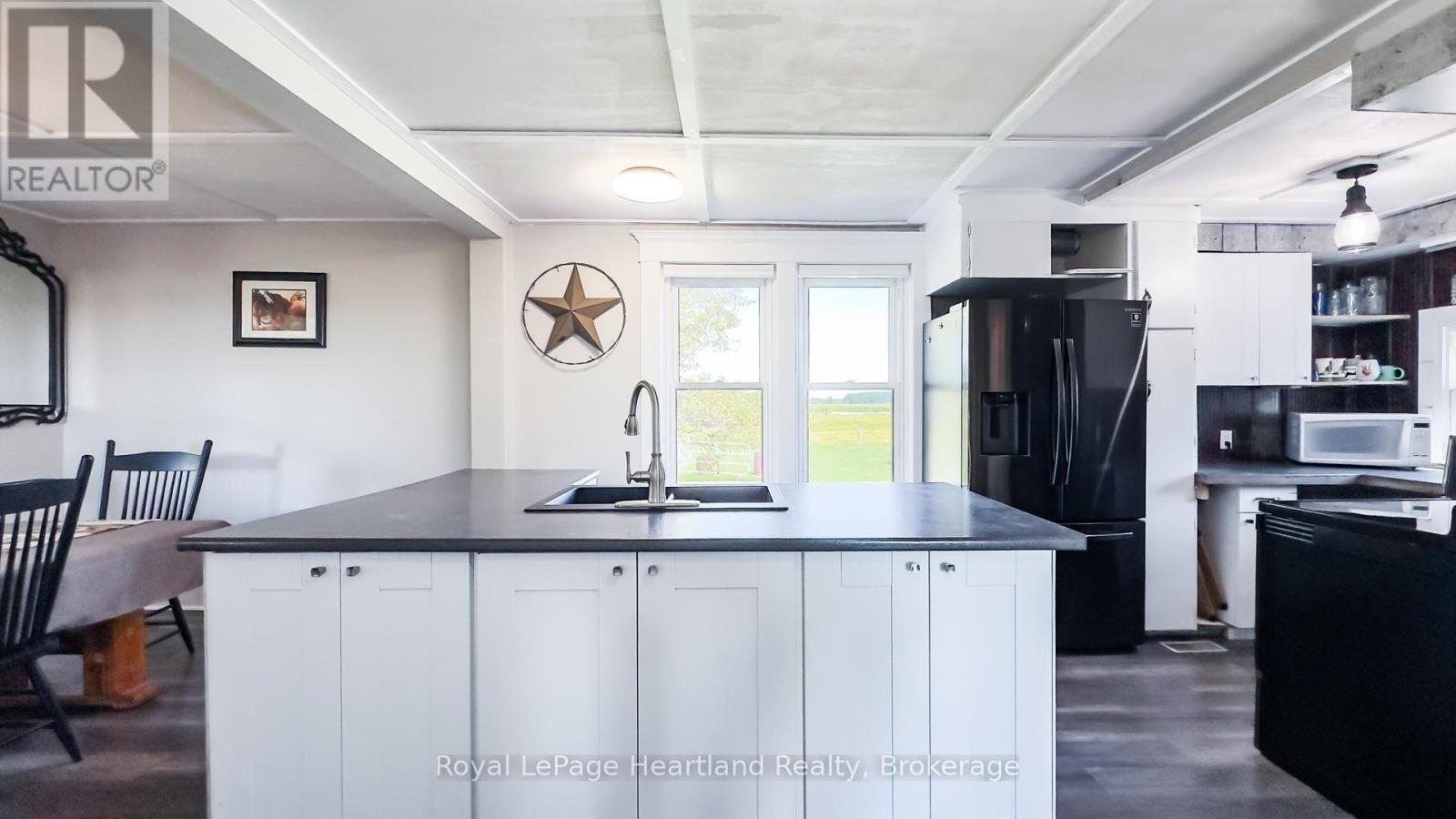 82376 Bluewater Highway, Ashfield-Colborne-Wawanosh (Colborne), ON - Indoor Photo Showing Kitchen With Double Sink