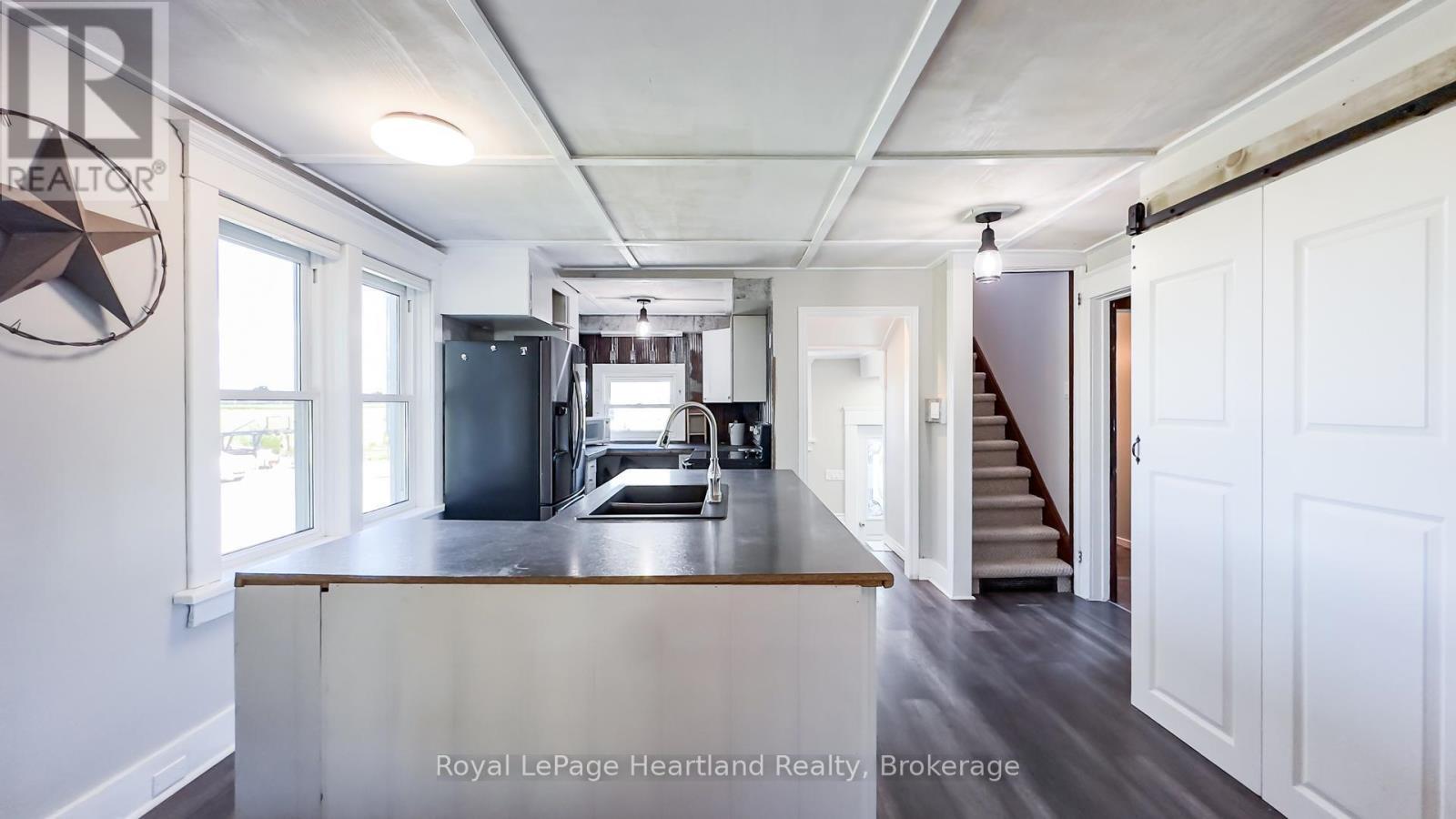 82376 Bluewater Highway, Ashfield-Colborne-Wawanosh (Colborne), ON - Indoor Photo Showing Kitchen With Double Sink