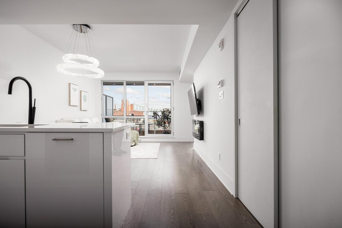 Overall view - 504-360 Rue Atateken, Montréal (Ville-Marie), QC - Indoor Photo Showing Kitchen