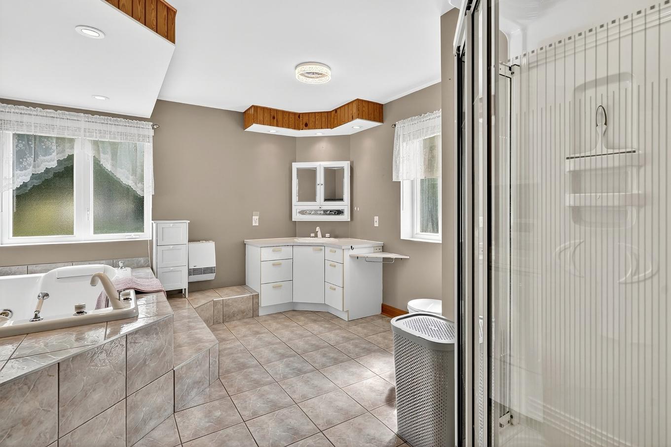 Bathroom - 824 Ch. De L'Achigan E., Sainte-Sophie, QC - Indoor Photo Showing Bathroom