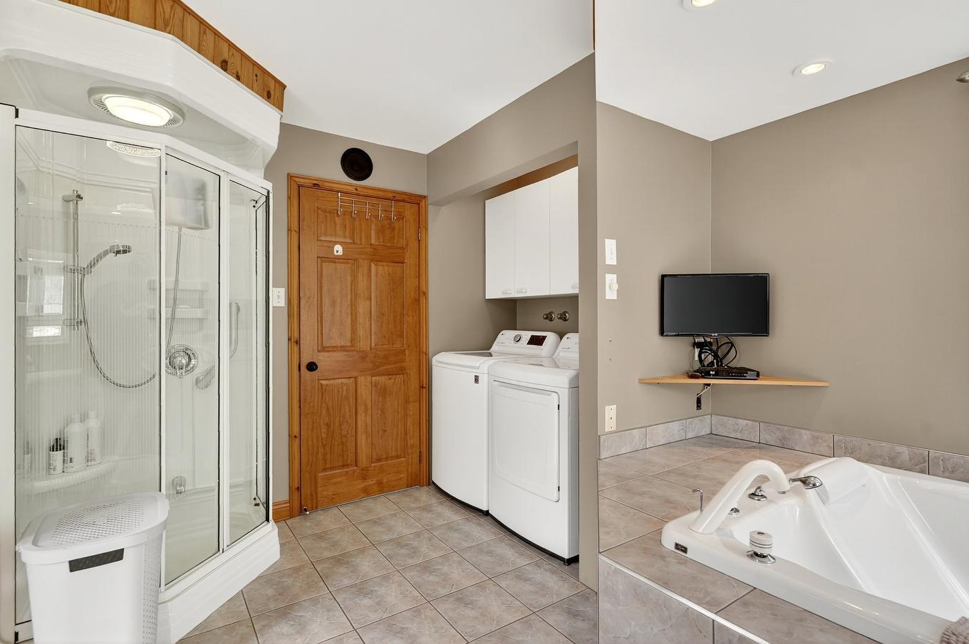 Bathroom - 824 Ch. De L'Achigan E., Sainte-Sophie, QC - Indoor Photo Showing Laundry Room