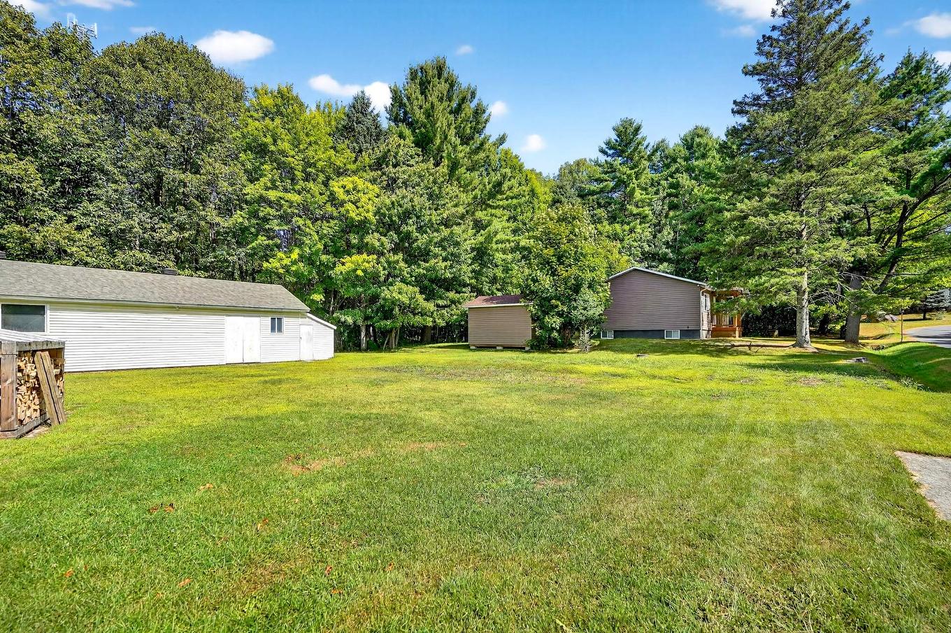 Backyard - 824 Ch. De L'Achigan E., Sainte-Sophie, QC - Outdoor