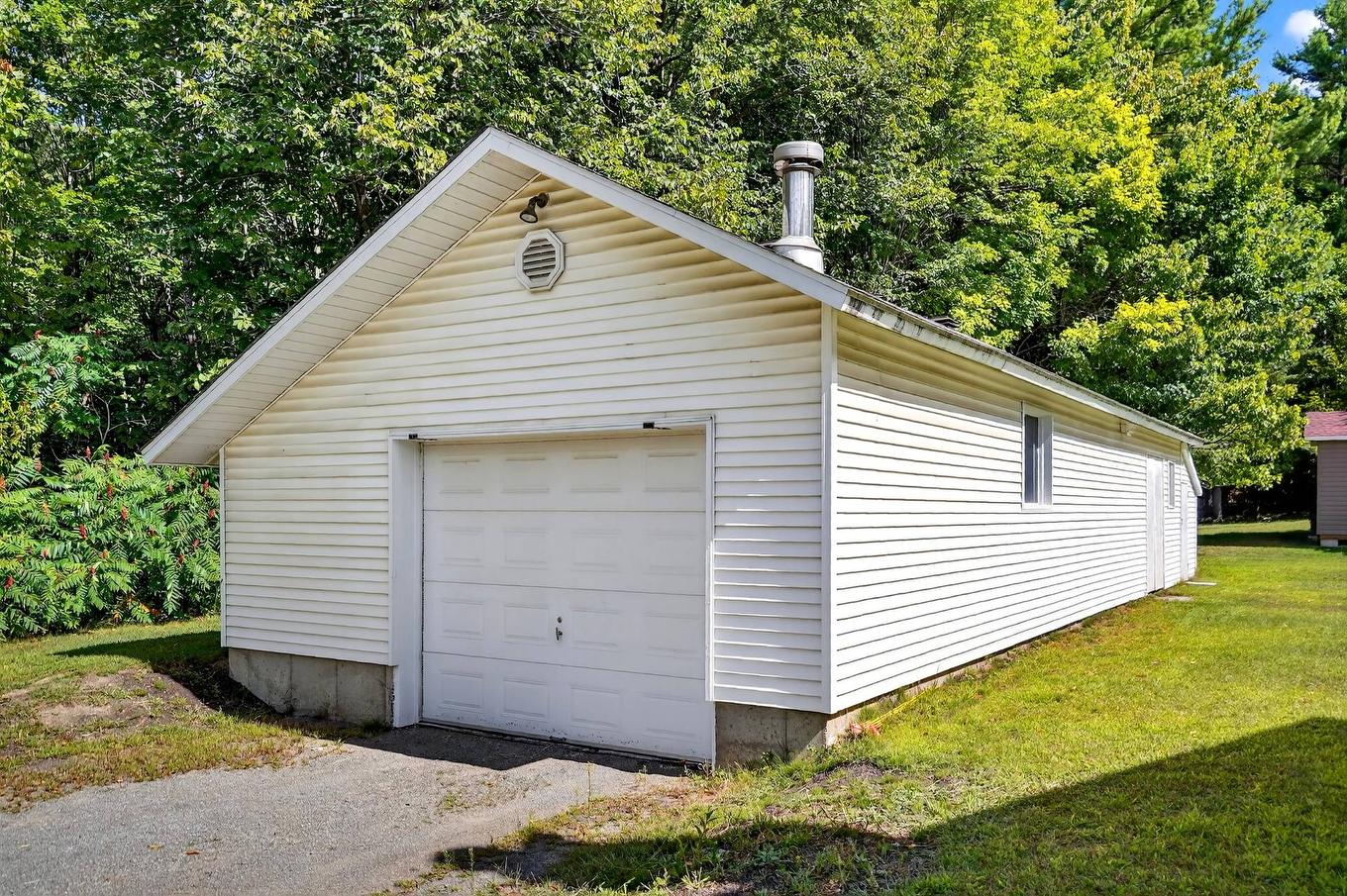 Garage - 824 Ch. De L'Achigan E., Sainte-Sophie, QC - Outdoor With Exterior