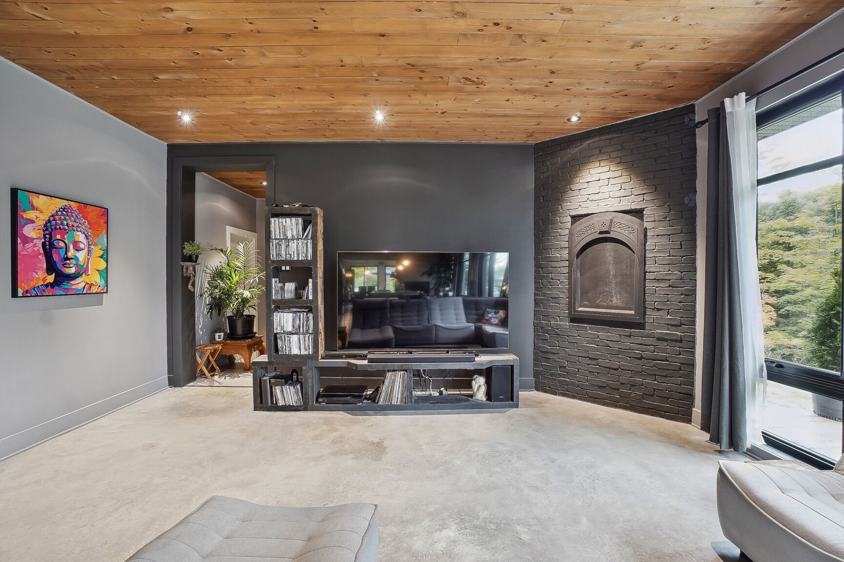 Salon - 2 Route 329, Gore, QC - Indoor