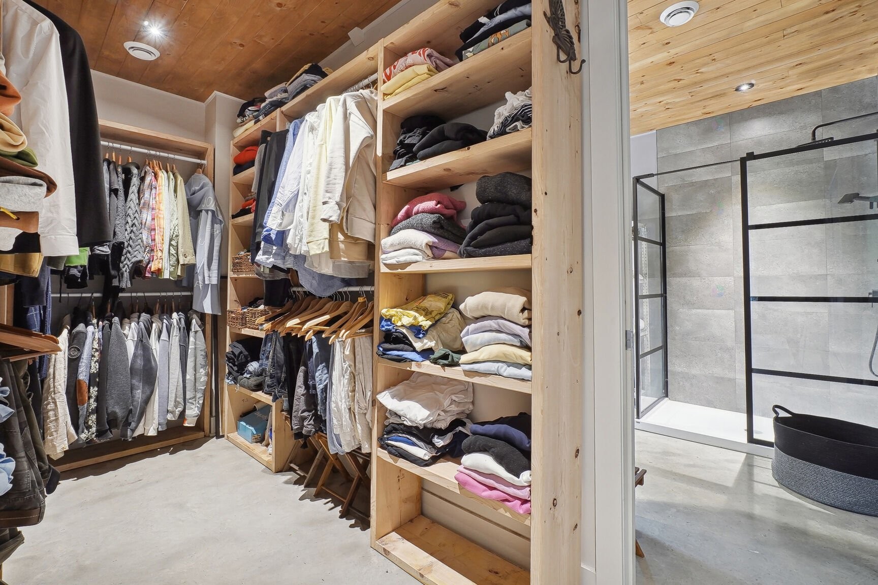 Penderie (Walk-in) - 2 Route 329, Gore, QC - Indoor With Storage