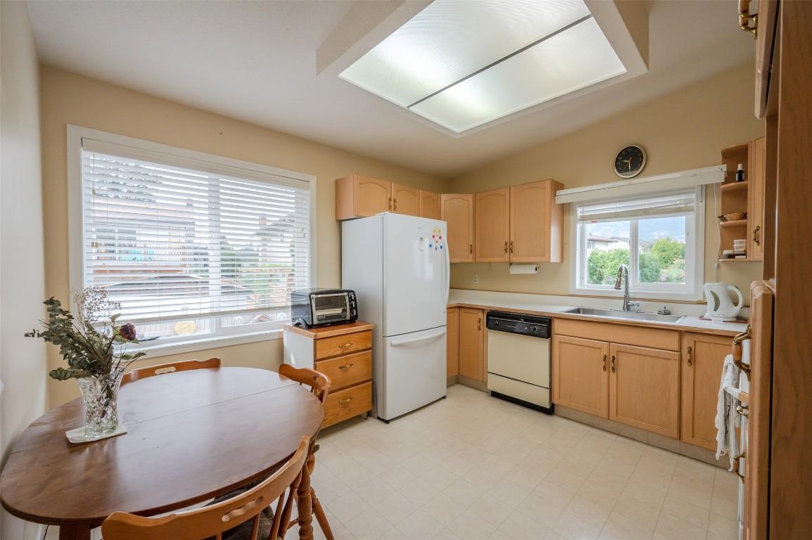 109-3400 Wilson Street, Penticton, BC - Indoor Photo Showing Other Room