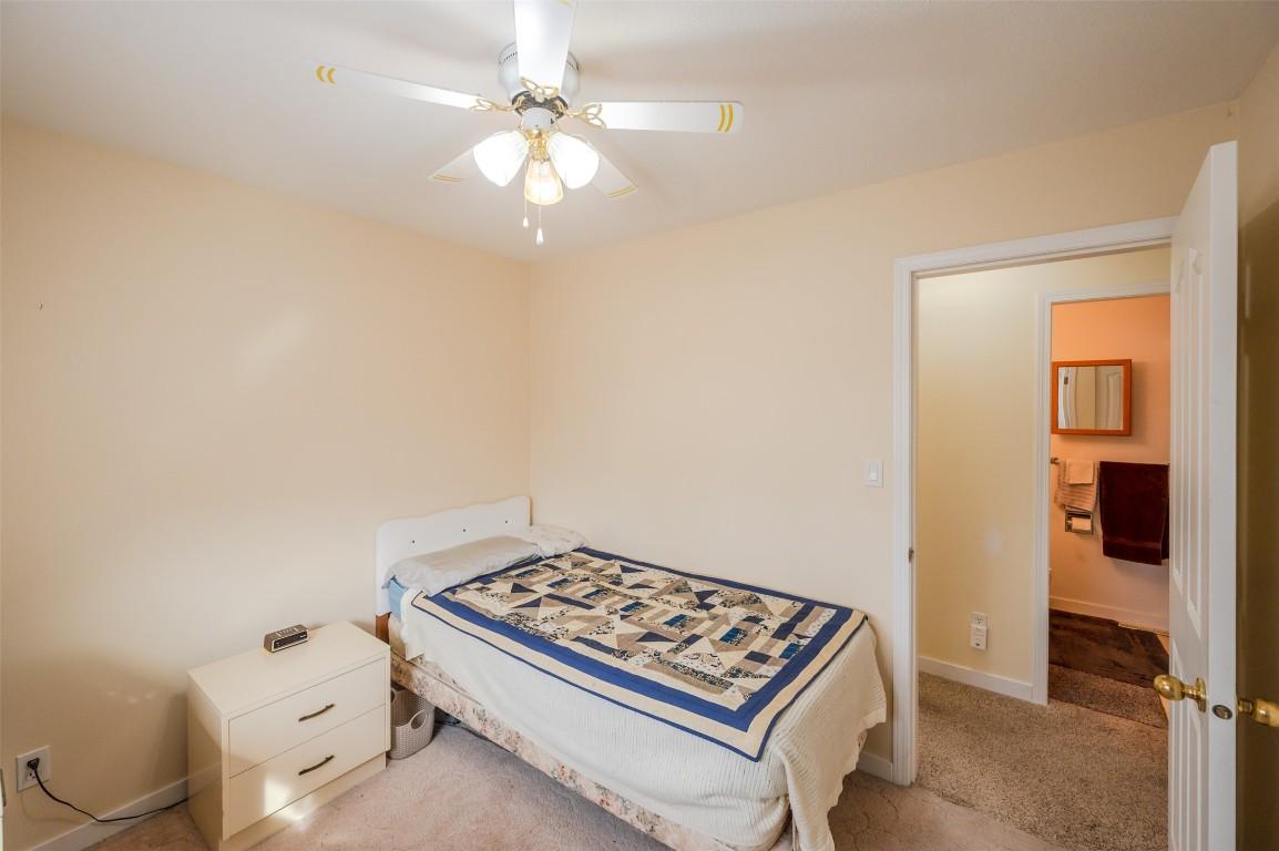 109-3400 Wilson Street, Penticton, BC - Indoor Photo Showing Bedroom