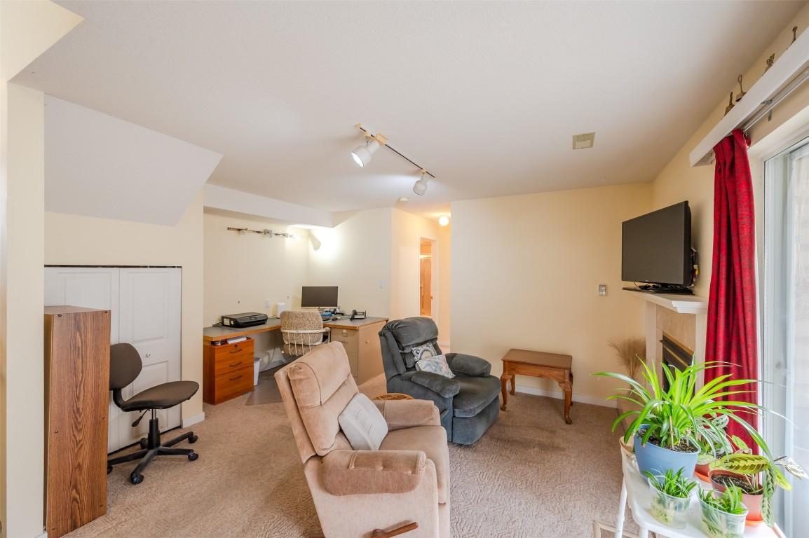 109-3400 Wilson Street, Penticton, BC - Indoor