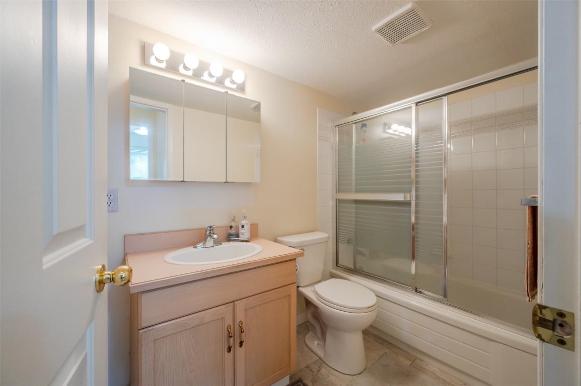 109-3400 Wilson Street, Penticton, BC - Indoor Photo Showing Bathroom