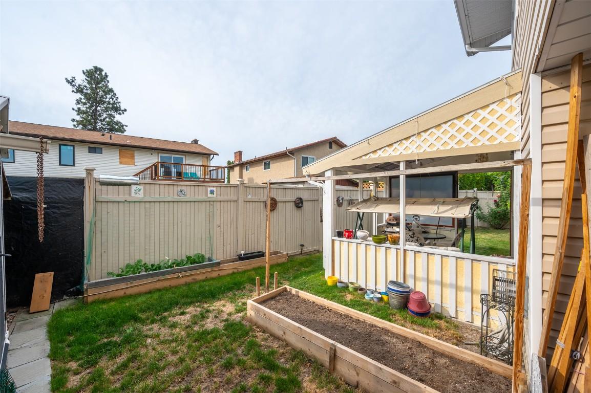 109-3400 Wilson Street, Penticton, BC - Outdoor