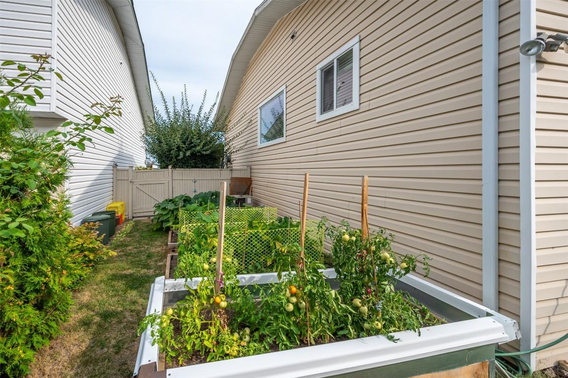 109-3400 Wilson Street, Penticton, BC - Outdoor With Exterior