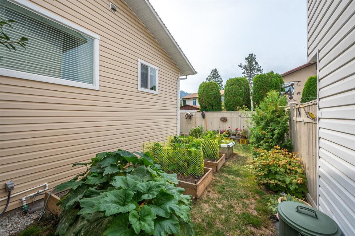 109-3400 Wilson Street, Penticton, BC - Outdoor With Exterior
