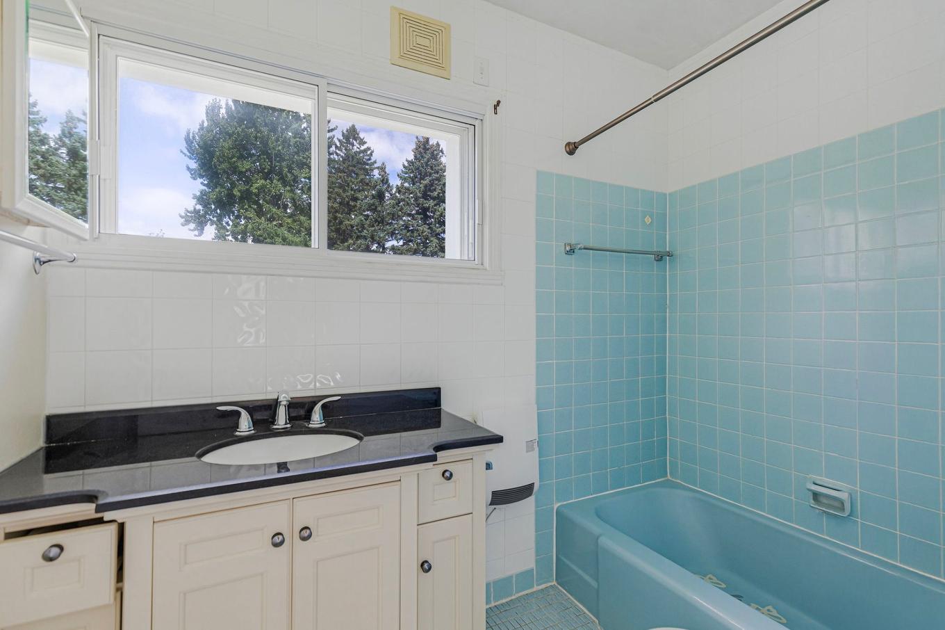 Ensuite bathroom - 467 Av. Greenoch, Mont-Royal, QC - Indoor Photo Showing Bathroom