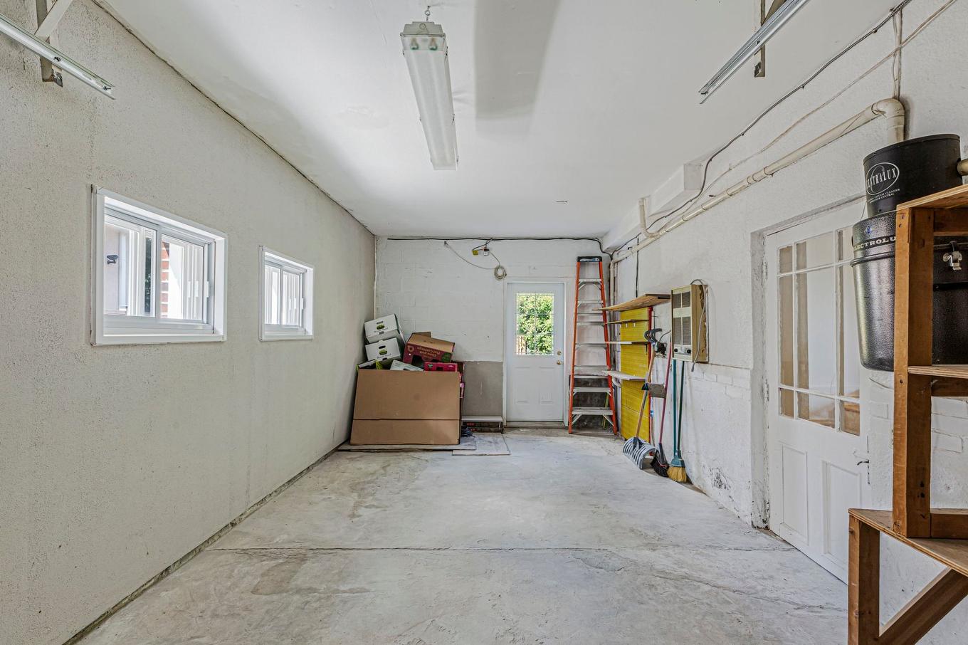 Garage - 467 Av. Greenoch, Mont-Royal, QC - Indoor Photo Showing Garage