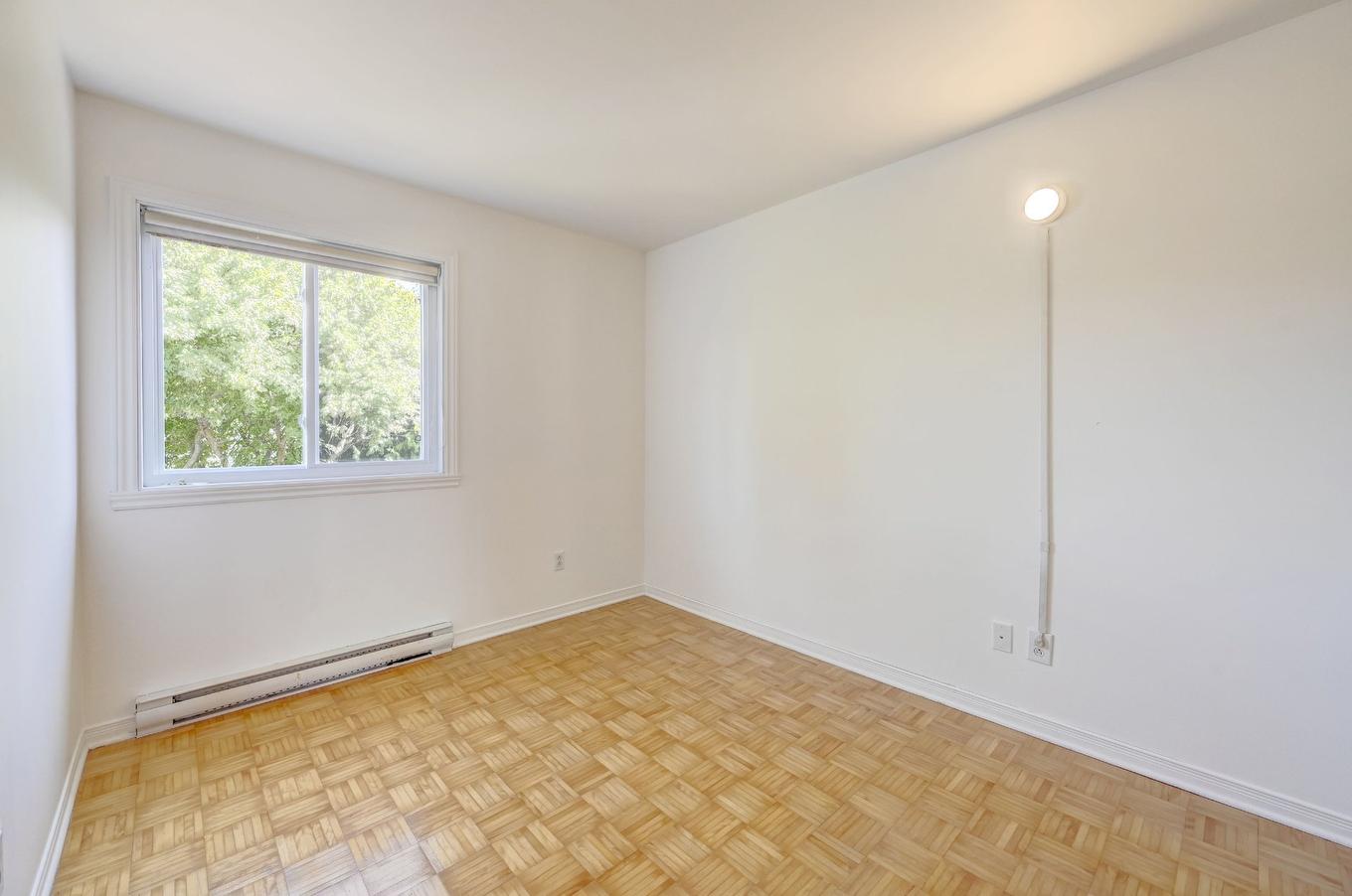 Chambre à coucher - 9745 Rue Riverin, Brossard, QC - Indoor Photo Showing Other Room