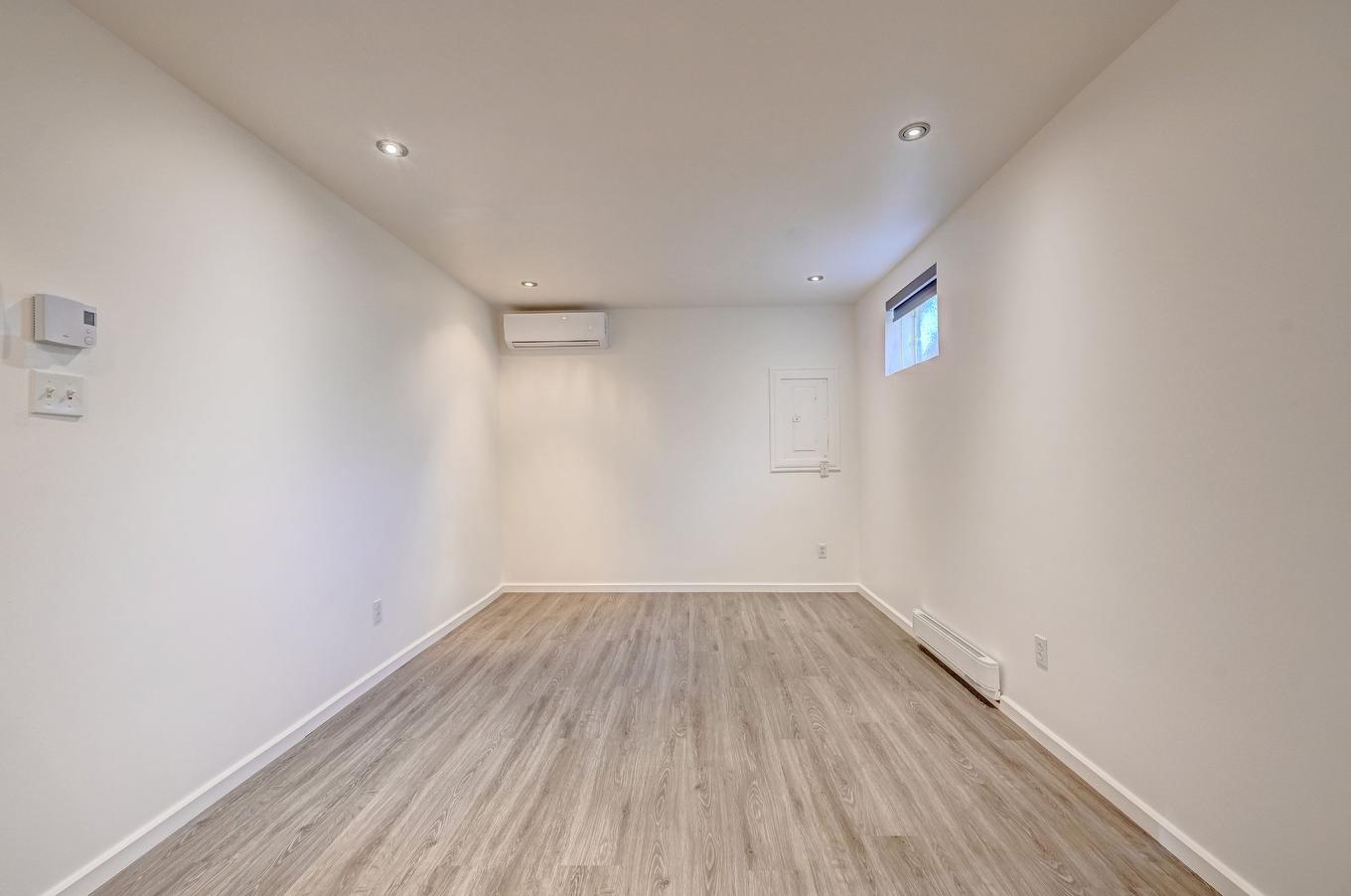 Salle familiale - 9745 Rue Riverin, Brossard, QC - Indoor Photo Showing Other Room