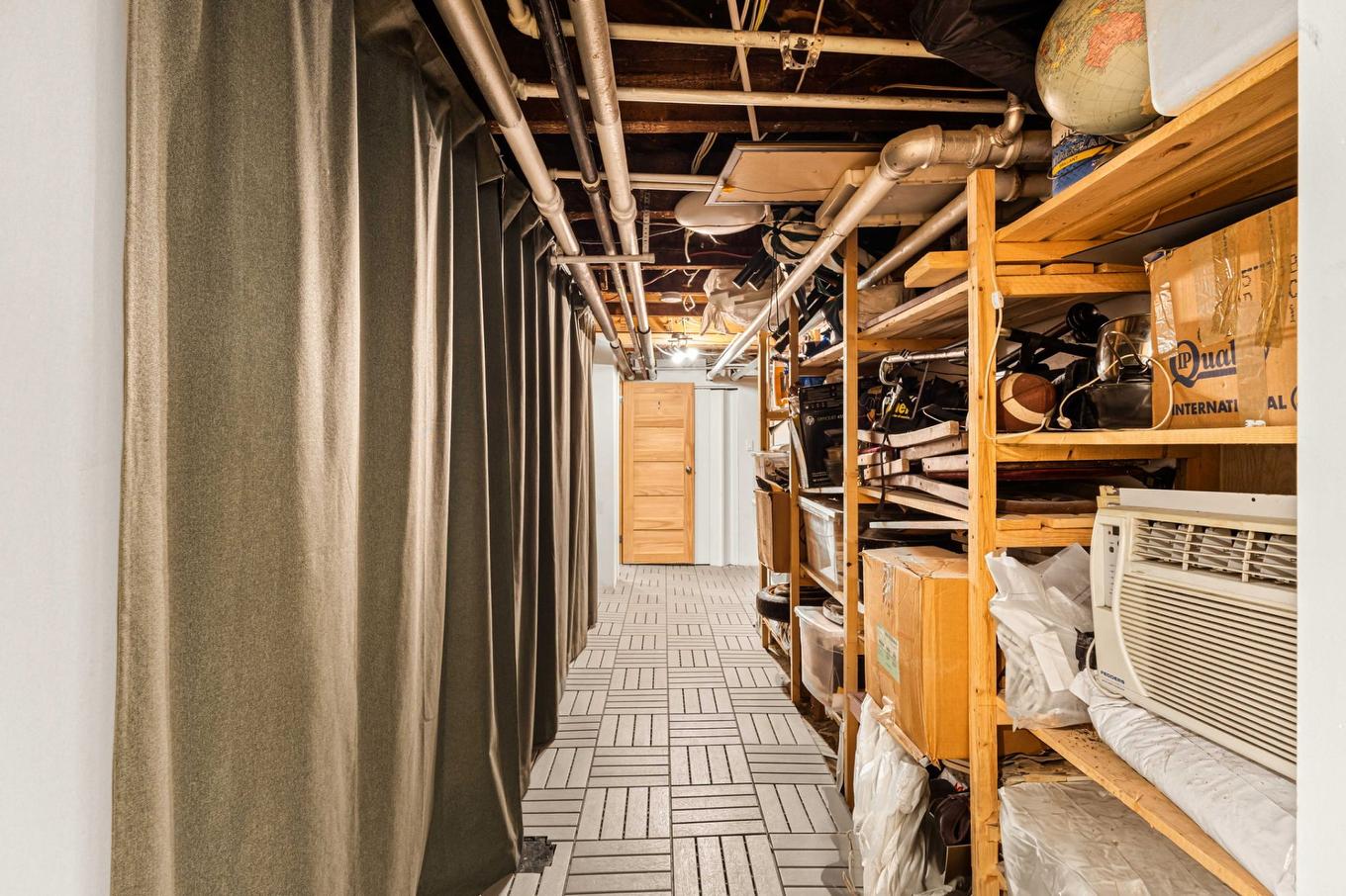 Storage - 2265 Av. De Melrose, Montréal (Côte-Des-Neiges/Notre-Dame-De-Grâce), QC - Indoor