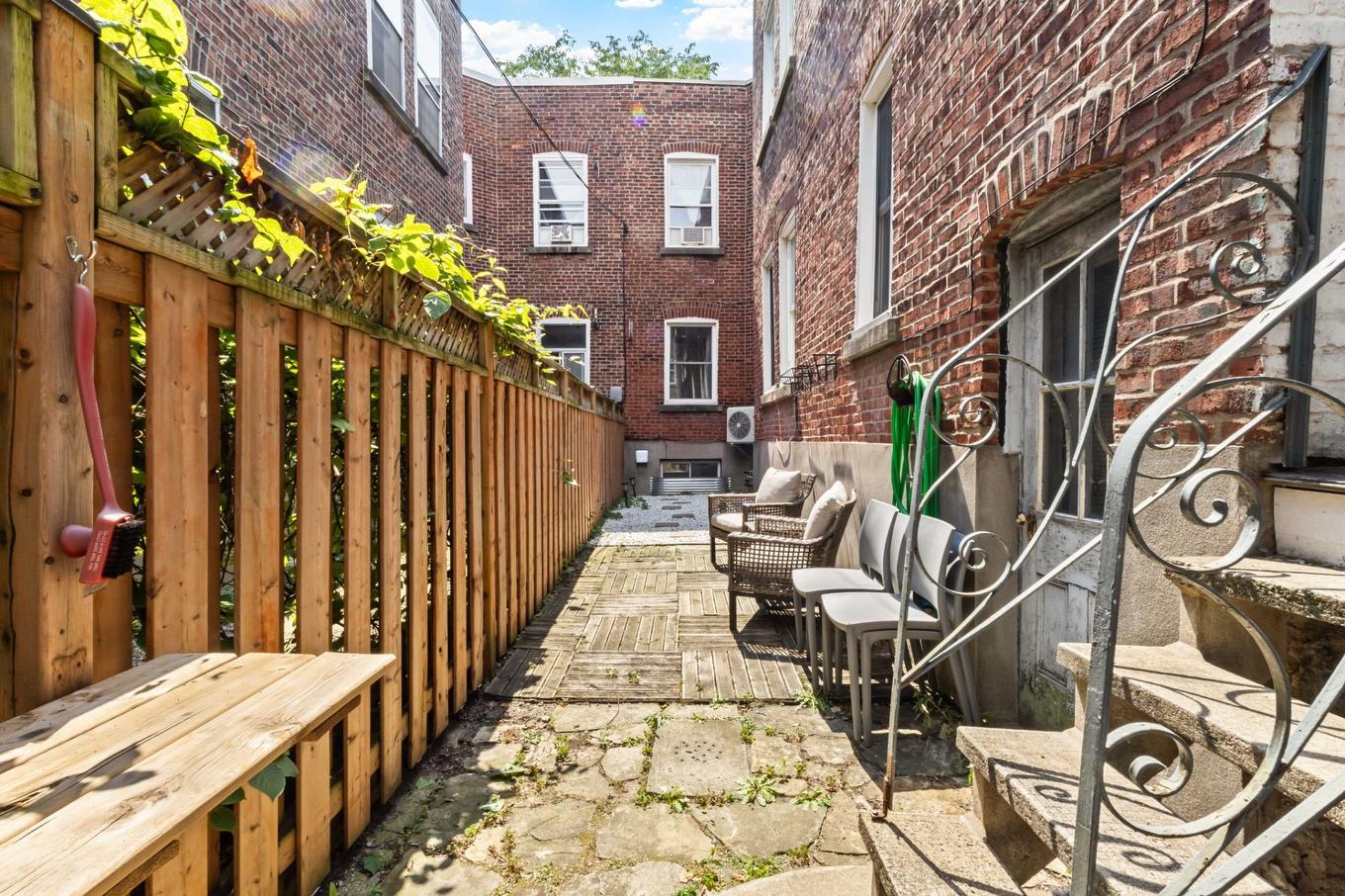 Garden - 2265 Av. De Melrose, Montréal (Côte-Des-Neiges/Notre-Dame-De-Grâce), QC -