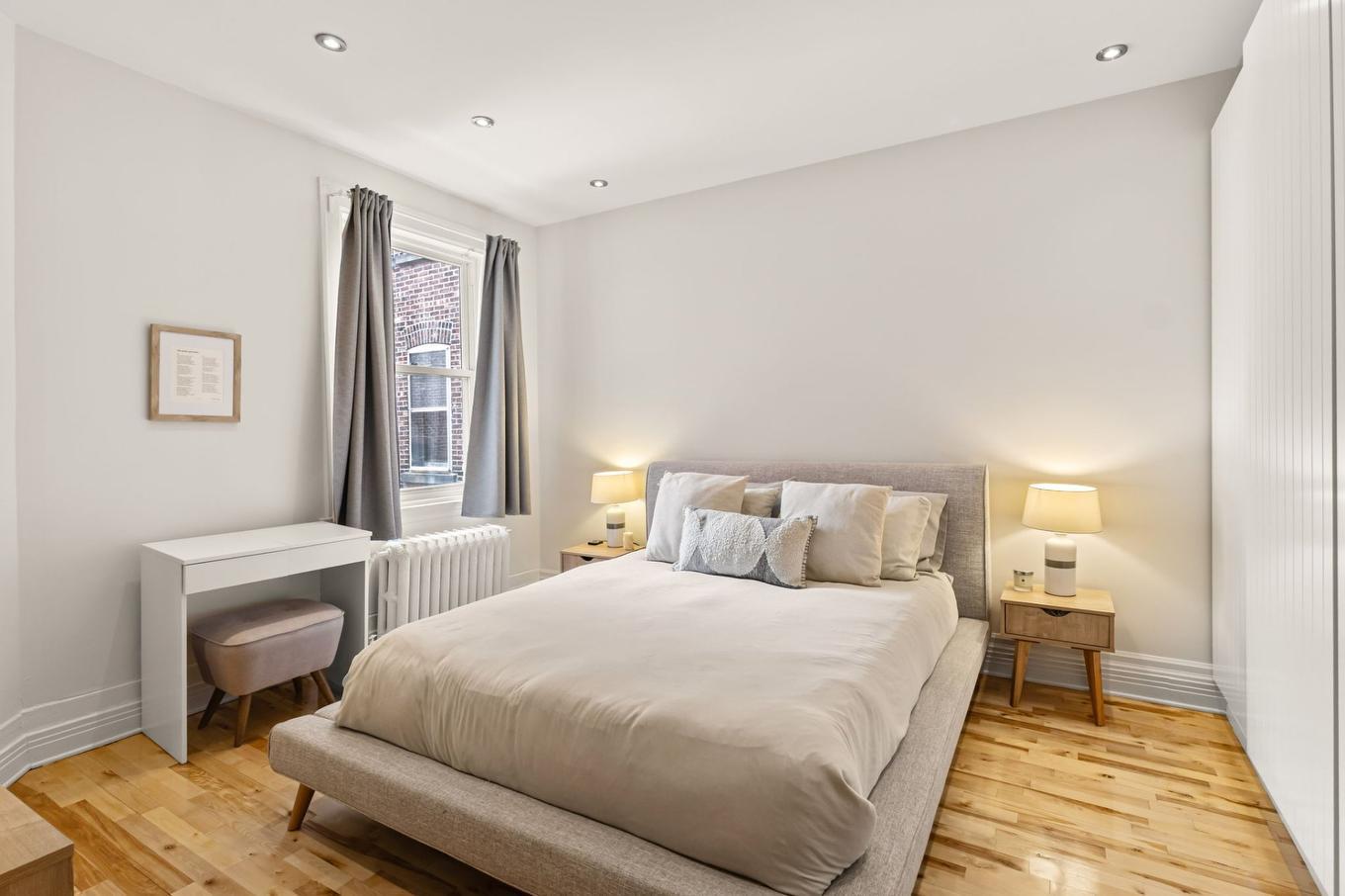 Primary bedroom - 2265 Av. De Melrose, Montréal (Côte-Des-Neiges/Notre-Dame-De-Grâce), QC - Indoor Photo Showing Bedroom