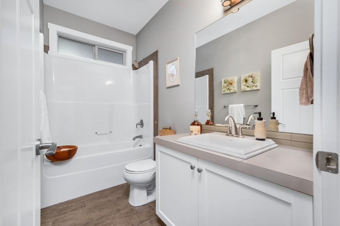 4008 Terrapin Place, Vernon, BC - Indoor Photo Showing Bathroom