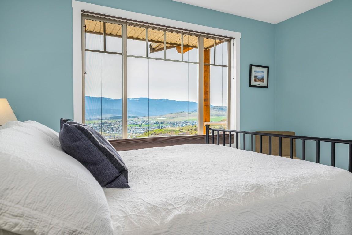 4008 Terrapin Place, Vernon, BC - Indoor Photo Showing Bedroom