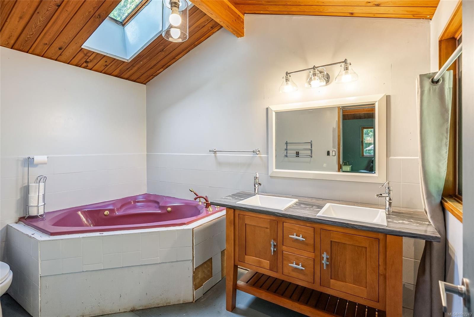 505 Baylis Rd, Qualicum Beach, BC