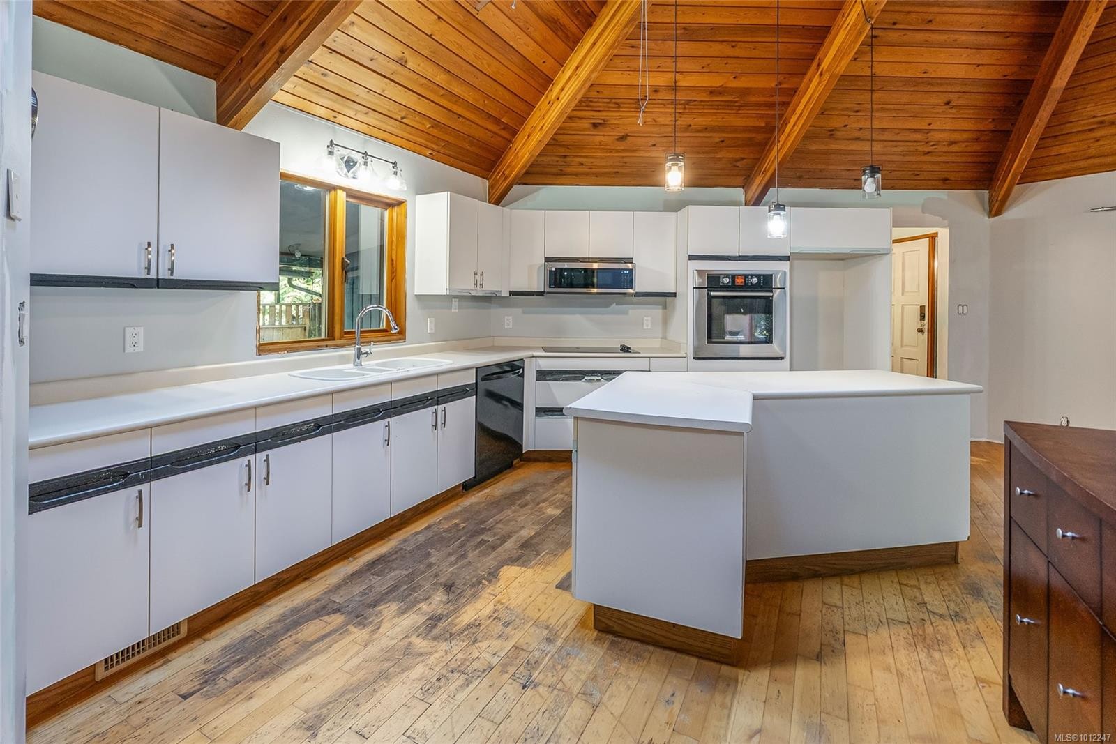 505 Baylis Rd, Qualicum Beach, BC