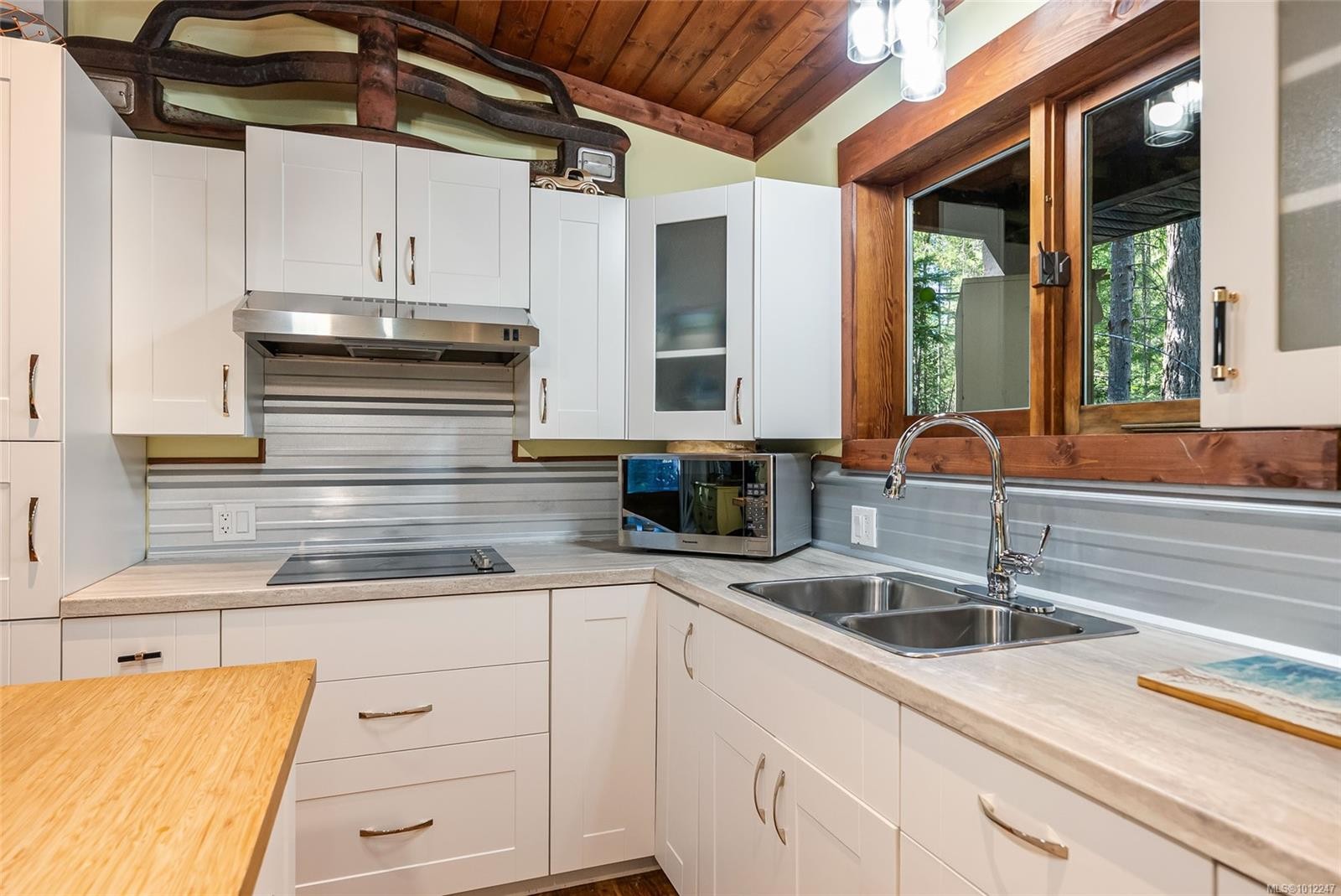 505 Baylis Rd, Qualicum Beach, BC