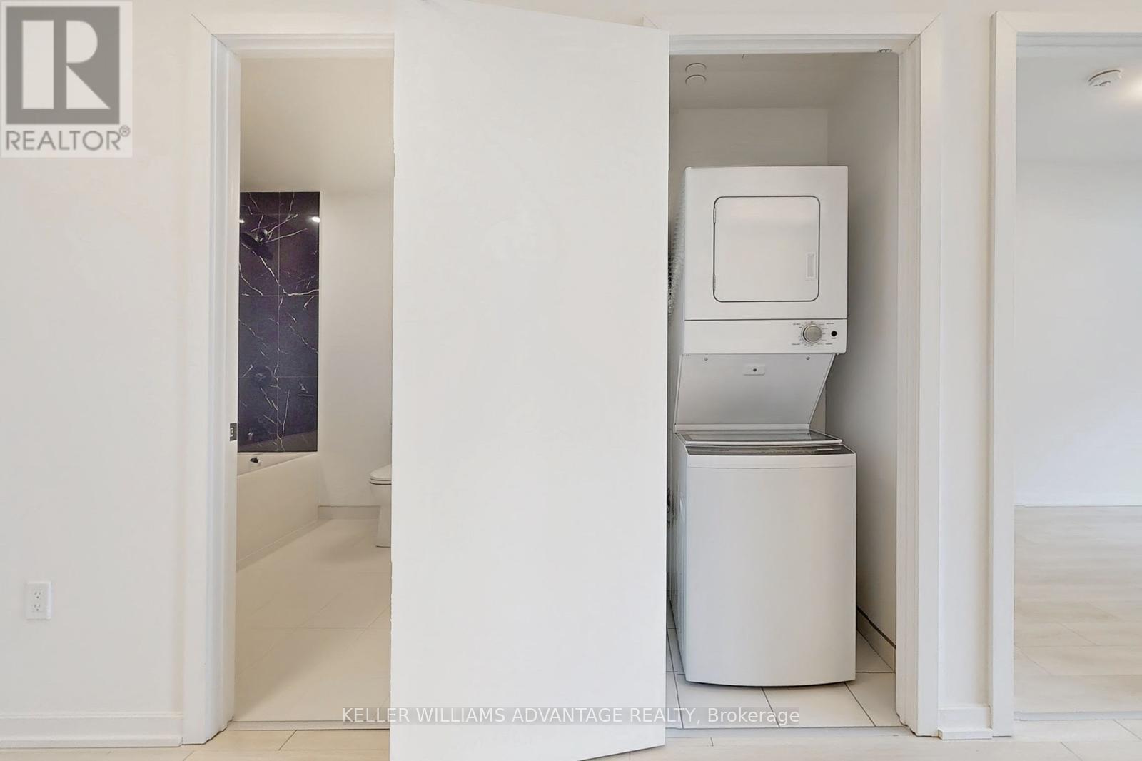 2407 - 10 Graphophone Grove, Toronto, ON - Indoor Photo Showing Laundry Room